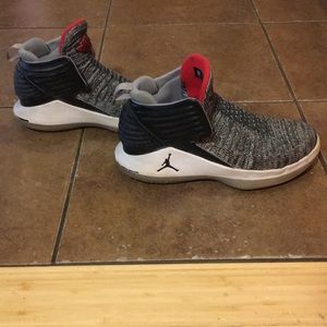 Jordan XXXll 32 Black Cement Size 6Y NO SHOE LACES